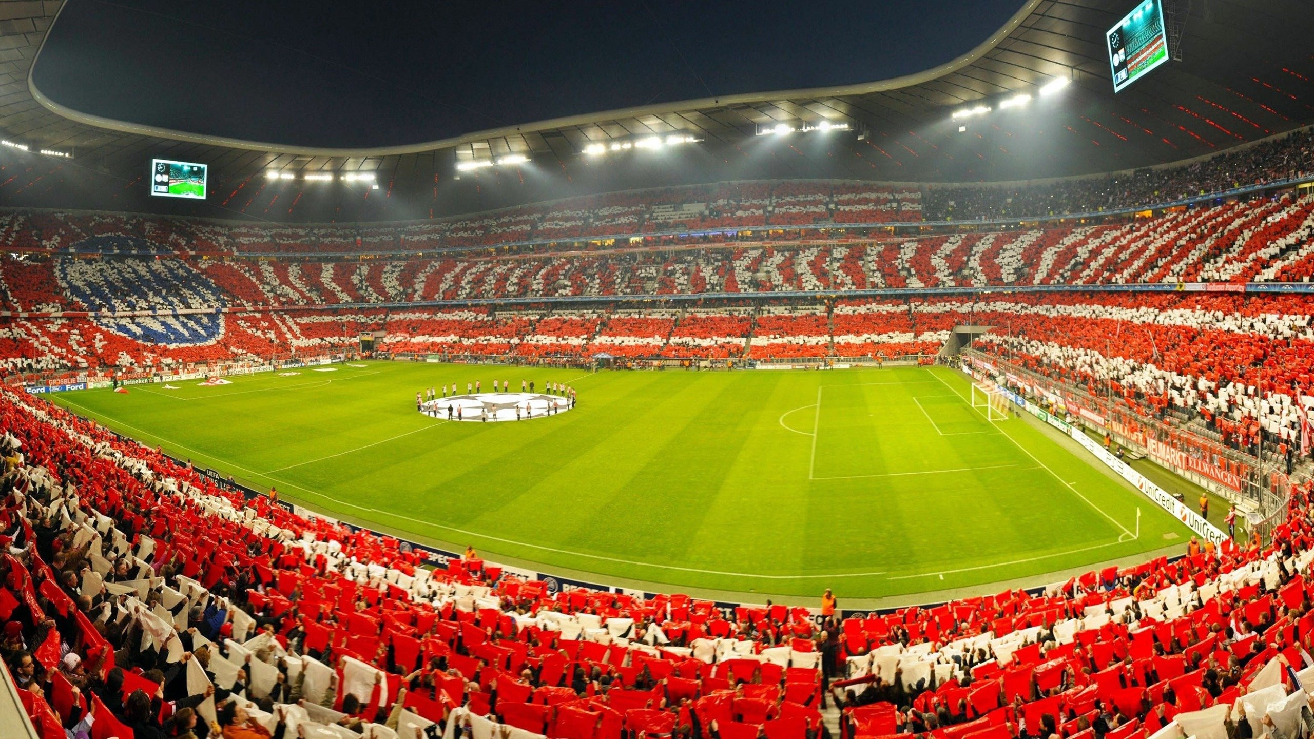 莱万多夫斯基回归赛场，大胜首场状态亮眼，澳大利亚队观众沸腾！